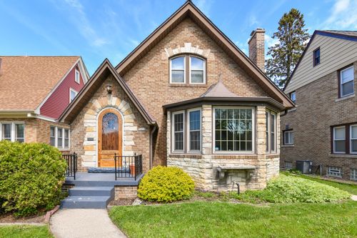 5618 W Auer Ave, Milwaukee, WI, 53216-3134 | Card Image