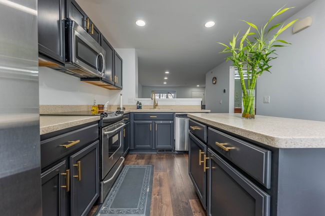 27863 Hopkins Dr, Condo with 2 bedrooms, 2 bathrooms and null parking in Novi MI | Image 6