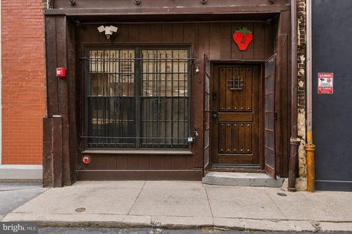 4 S Strawberry St, PHILADELPHIA, PA, 19106-2807 | Card Image
