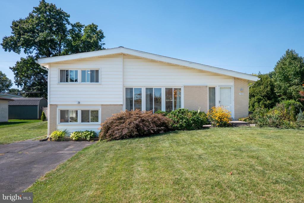 Sullivan Dr, Blue Bell, PA 19422