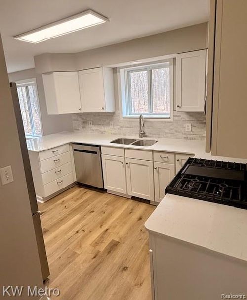 510 E Golden Pond Rd, Midland, MI, 48642-7908 | Card Image