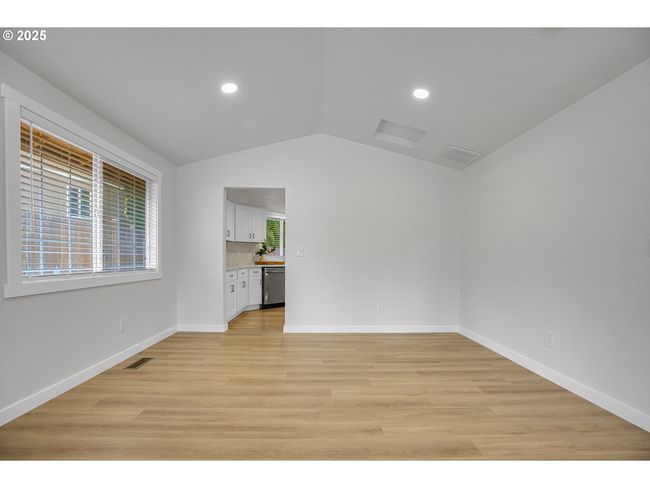 1111 Sw Linneman Ave, House other with 5 bedrooms, 3 bathrooms and 3 parking in Gresham OR | Image 11
