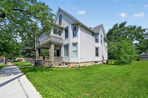 107 4th Ave, Joliet, IL, 60433-1804 | Card Image