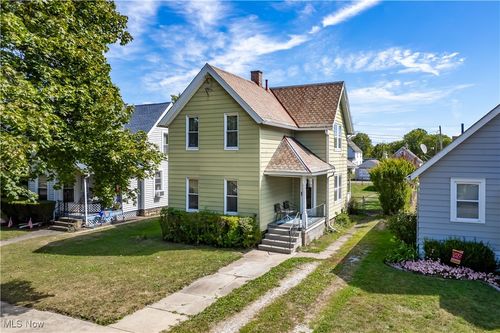 421 Adams St, Elyria, OH, 44035-3310 | Card Image
