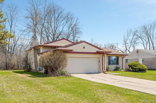 29190 Heritage Ct, Southfield, MI, 48076-1776 | Card Image