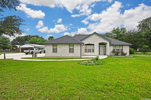 125 Red Oak Trl, Marion, TX, 78124-4011 | Card Image