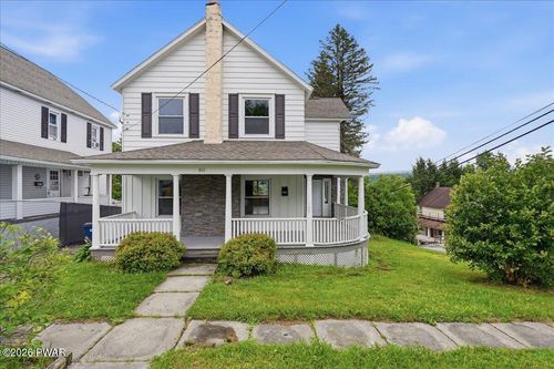 802 Delaware St, Forest City, PA, 18421-1004 | Card Image