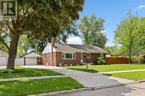 2725 Randolph Ave, Windsor, ON, N9E3E1 | Card Image