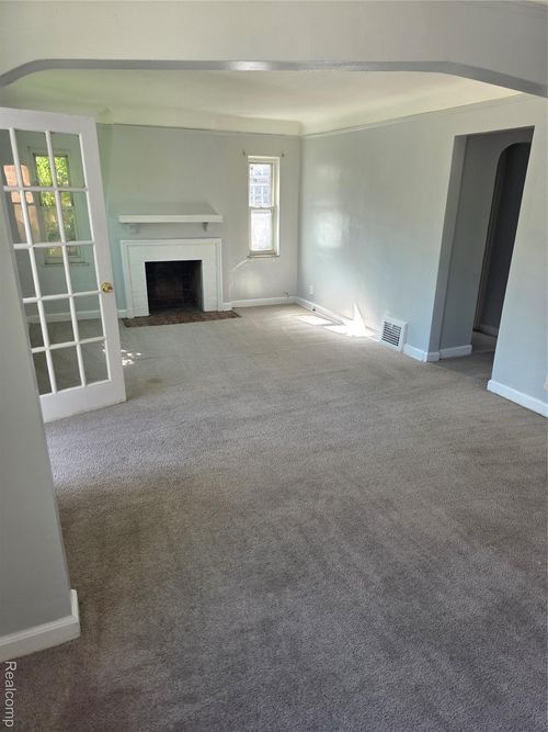10121 Roxbury St, Detroit, MI, 48224-2409 | Card Image