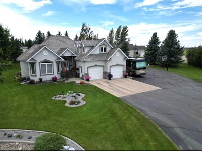 321 10 St W, House detached with 3 bedrooms, 3 bathrooms and null parking in Cardston AB | Image 2