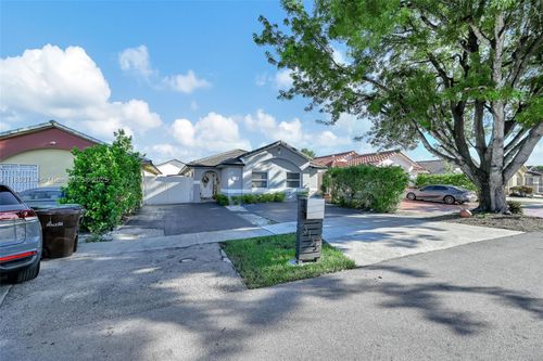 3135 W 72nd Ter, Hialeah, FL, 33018-5224 | Card Image