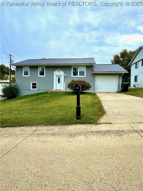 102 Dodd St, Poca, WV, 25159-9704 | Card Image