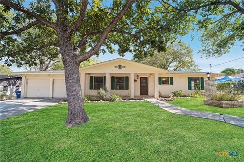 983 Hollyhock Ln, New Braunfels, TX, 78130-6533 | Card Image