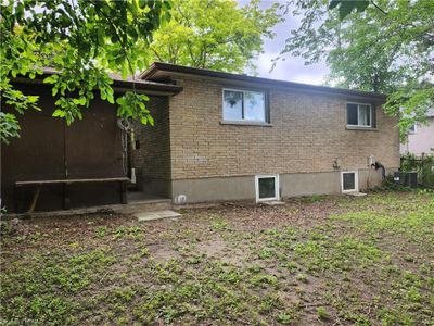 6567 Leeming St, House other with 4 bedrooms, 2 bathrooms and 3 parking in Niagara Falls ON | Image 2