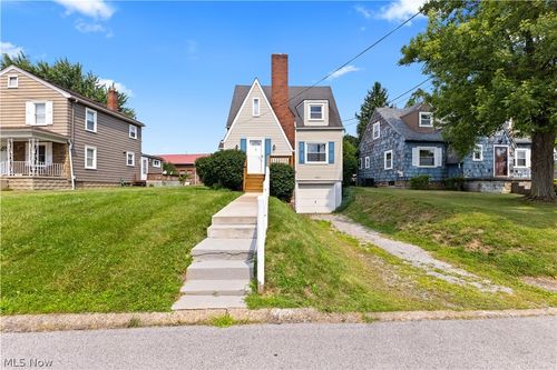 3821 Lindberg Way, Weirton, WV, 26062-4345 | Card Image