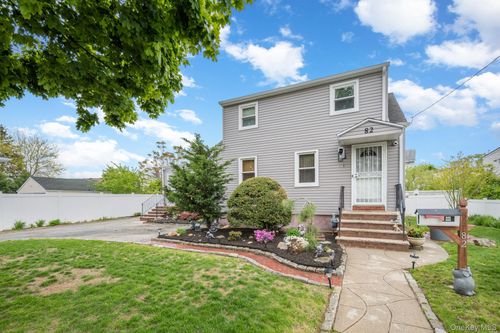 82 Nottingham Ave, Valley Stream, NY, 11580-3049 | Card Image