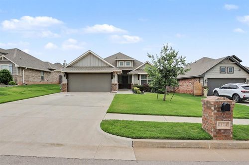 6124 Oxnard St, Edmond, OK, 73034-8686 | Card Image