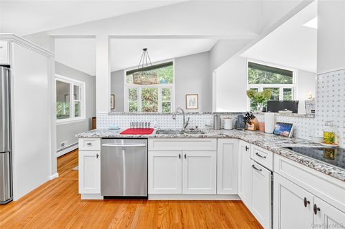 9 Brookdell Dr, Hartsdale, NY, 10530-1731 | Card Image