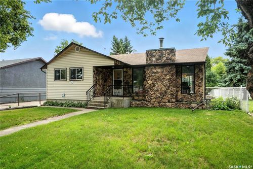 243 25th St W, Prince Albert, SK, S6V4P4 | Card Image
