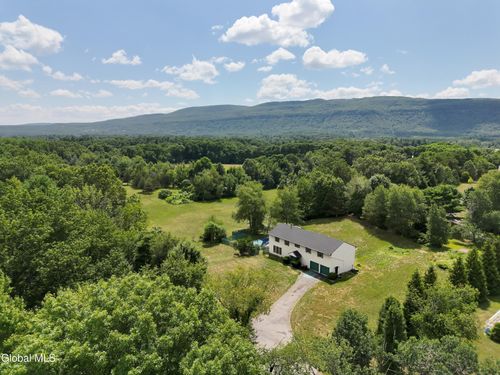 16 Theresa Ln, Voorheesville, NY, 12186-5132 | Card Image