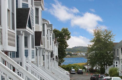 apt-2-916 Quinnipiac Ave, New Haven, CT, 06513-3355 | Card Image