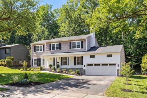 10 Robert Ct, Verona, NJ, 07044-5115 | Card Image