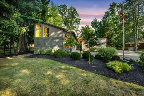 36620 Ridge Rd, Willoughby, OH, 44094-4125 | Card Image
