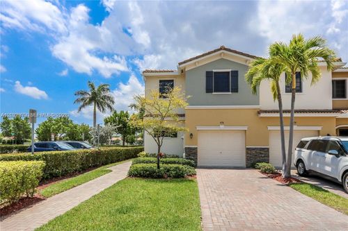 476 Ne 194th Ter, Miami, FL, 33179 | Card Image