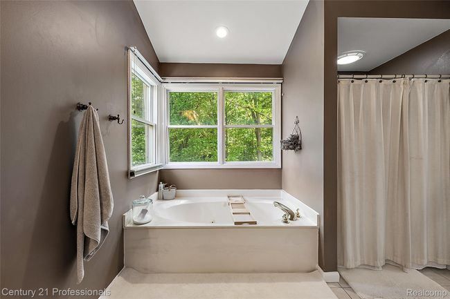 Jetted tub and walk in shower | Image 34