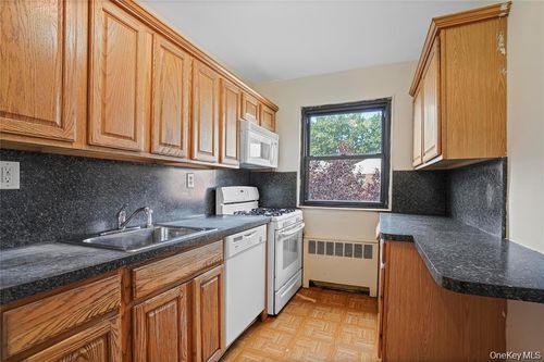 68-90-55 Shore Pkwy, Howard Beach, NY, 11414-2415 | Card Image