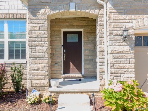 28085 Hummingdale Cir, Novi, MI, 48377-1994 | Card Image