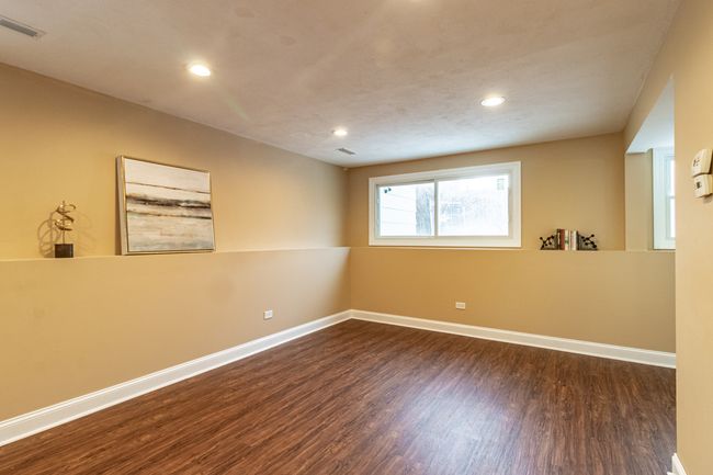 427 Brittany Ln, House other with 3 bedrooms, 2 bathrooms and 2 parking in Lindenhurst IL | Image 16