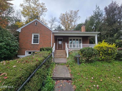 504 Ruskin Dr, Altoona, PA, 16602-2924 | Card Image