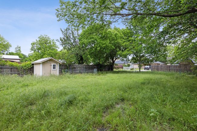 Fenced backyard with an outbuilding | Image 25