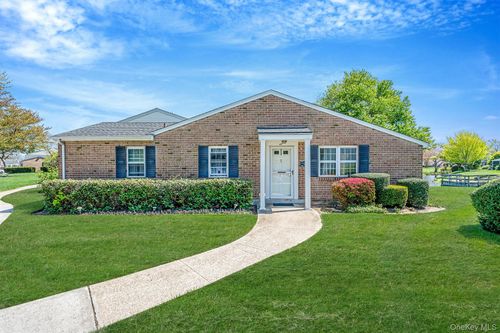 47 Harbor N, Amityville, NY, 11701-3838 | Card Image