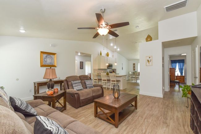 359 Mae Cato Dr, House other with 4 bedrooms, 2 bathrooms and null parking in MIDWAY FL | Image 6