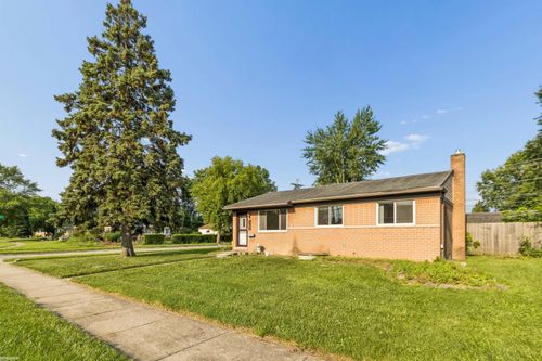35733 Simon Dr, Clinton Twp, MI, 48035-5012 | Card Image