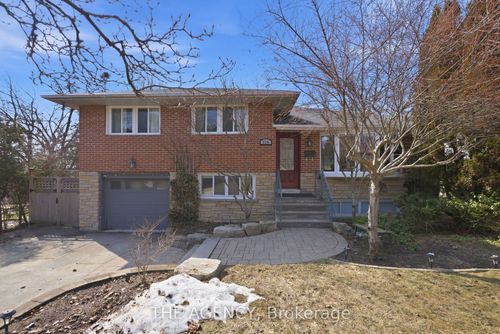 118 Applewood Cres, Whitby, ON, L1N2E7 | Card Image
