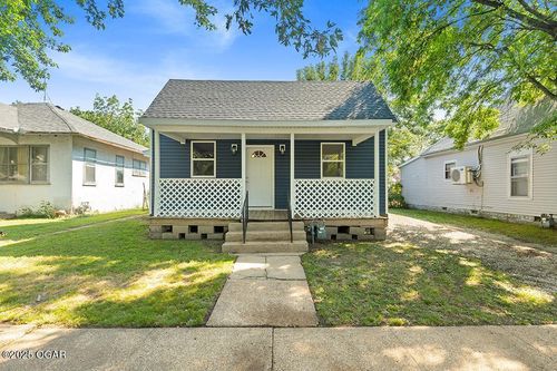 2704 Crawford Ave, Parsons, KS, 67357-2440 | Card Image