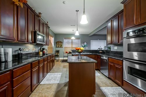 39152 Cajun Bayou Ave, Gonzales, LA, 70737-6576 | Card Image