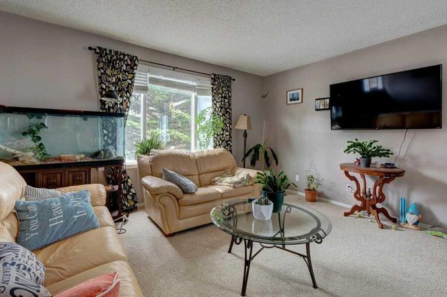 127 Millcrest Way Sw, Home with 4 bedrooms, 2 bathrooms and 2 parking in Calgary AB | Image 4