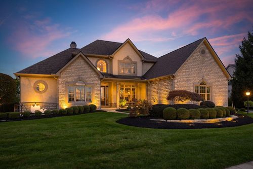 7996 Thornbush Dr, Westerville, OH, 43082-9199 | Card Image