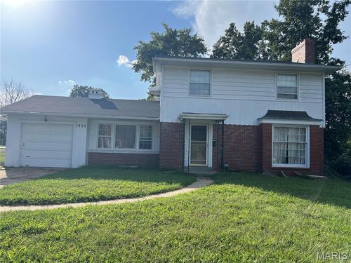 1939 Dyer Ave, Overland, MO, 63114-2405 | Card Image