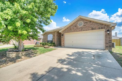 617 Creek Point Dr, Saginaw, TX, 76179-6354 | Card Image