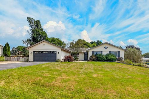 9289 Old Towne Ct, Roscoe, IL, 61073-7291 | Card Image