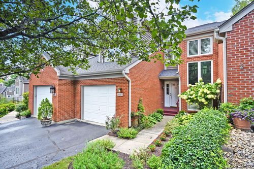 681 Totten Way, Cincinnati, OH, 45226-1253 | Card Image