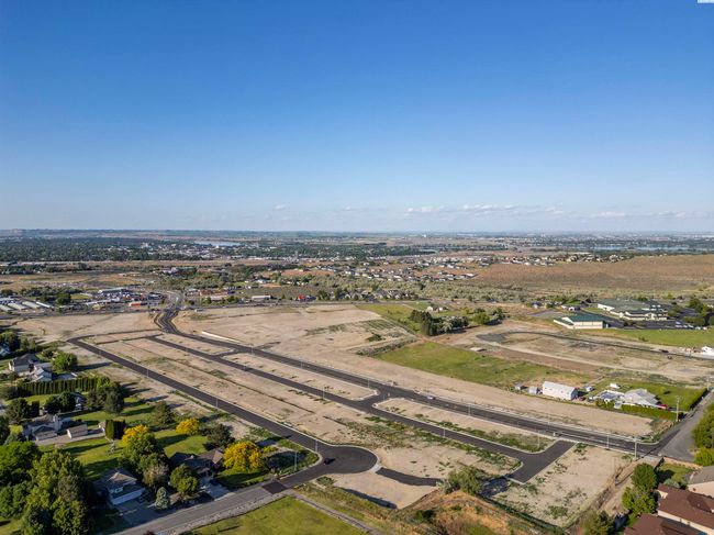 2323 Lariat Ln, Home with 4 bedrooms, 3 bathrooms and null parking in Richland WA | Image 14