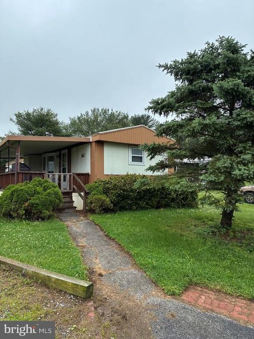 69 Alana Dr, YORK, PA, 17402-9593 | Card Image