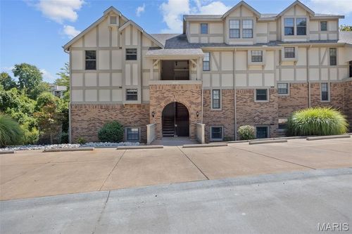 e-2244 Canyonlands Drive, Maryland Heights, MO, 63043 | Card Image