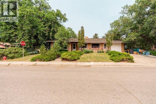 1301 15 Ave S, Lethbridge, AB, T1K0W4 | Card Image